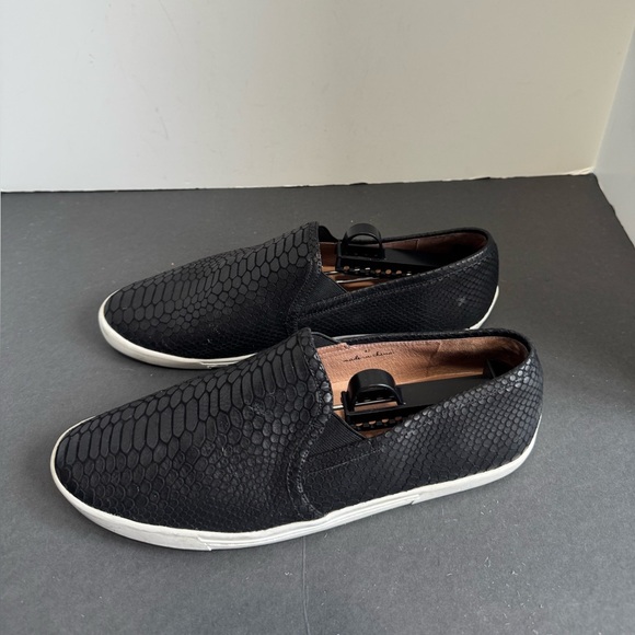 Joie Kidmore Embossed Slip-On Flats Sneakers. EU 42